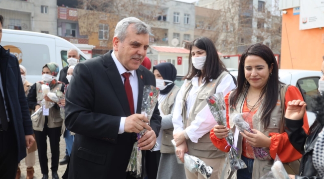 Başkan Beyazgül, Kadın işçilerin kadınlar gününü kutladı