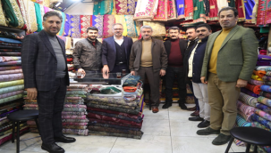   Başkan Kuş, Pazar Mesaisinde De Esnafla Birlikte