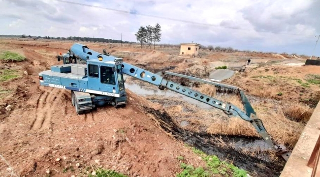 Çöplüğe dönen derelere temizleniyor