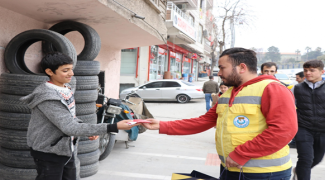 Haliliye’de Çanakkale Şehitleri Anısına Bayrak Dağıtıldı