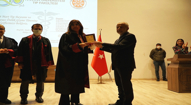 Harran Üniversitesi'nde 14 Mart Tıp Bayramında 270 Tıp Öğrencisine Beyaz Önlükleri Giydirildi
