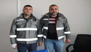 Ölümü göze alıp baba ile oğlunu yanan tırdan kurtardılar