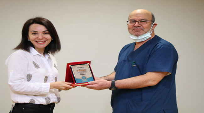 Şanlıurfa'da doktorlara plaket verildi