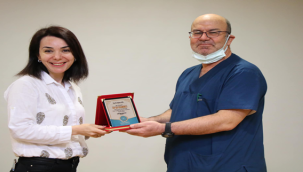 Şanlıurfa'da doktorlara plaket verildi