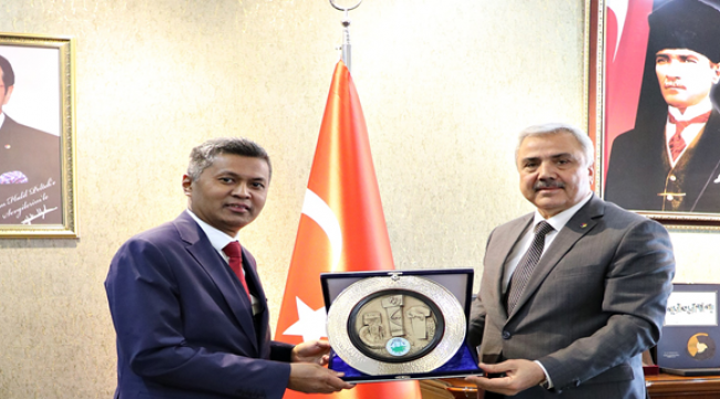 SRİ Lanka Ankara Büyükelçisi Hassen’den Başkan Peltek’e Ziyaret