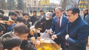 Suruç'ta Çanakkale'nin şehitleri için hoşaf dağıtıldı 