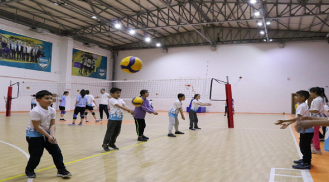 Haliliye’de Voleybol Kursu İle Gençler Yarınlara Hazırlanıyor