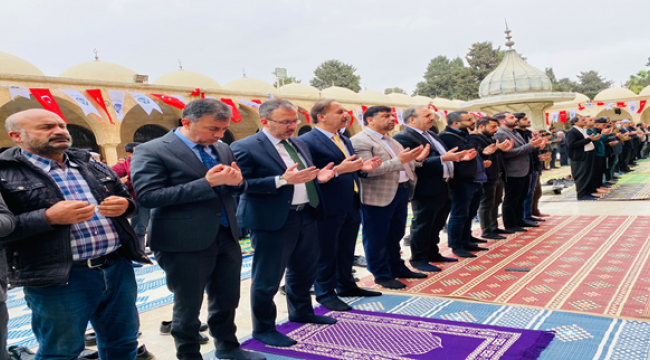 Şanlıurfa'da namaz sonrası yağmur duası yapıldı