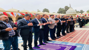 Şanlıurfa'da namaz sonrası yağmur duası yapıldı