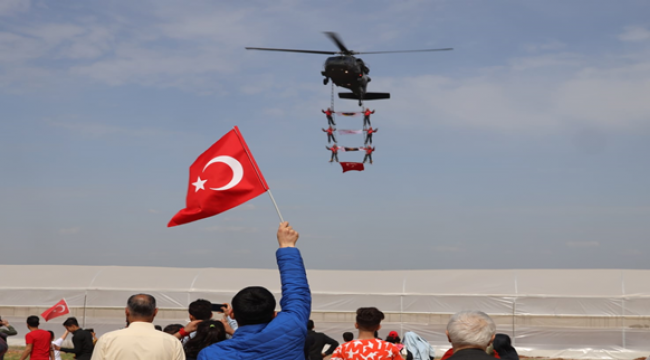 Şanlıurfa'da Türk Yıldızların Gösterileri Büyüledi