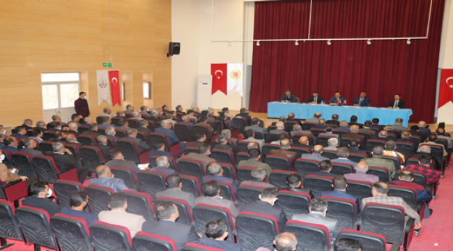 Vali Abdullah Erin'in Ceylanpınar'da Muhtarlarla Buluştu