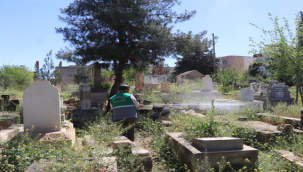Viranşehir'deki mezarlıklarda bayram hazırlığı başladı 