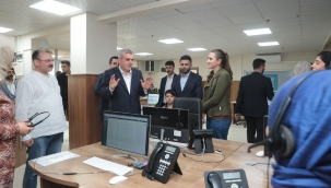 BAŞKAN BEYAZGÜL, ÇAĞRI MERKEZİNE GELEN ARAMALARI YANITLADI