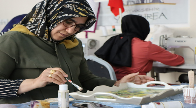 Kadınlar, Büyükşehir İle Öğrenip Aile Bütçesine Katkı Sağlıyor 