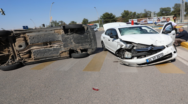 Şanlıurfa'da 2 otomobil çarpıştı 