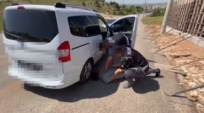Şanlıurfa'da durdurulan araçta kaçak cep telefonu ele geçirildi