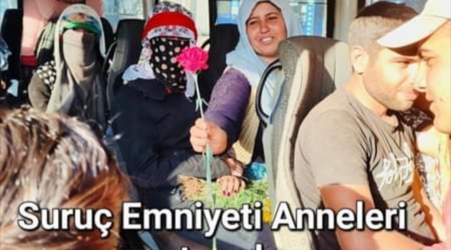 Şanlıurfa'da polis uygulamada Annelere çiçek dağıttı