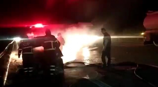 Şanlıurfa'da seyir halindeki otomobil alev aldı