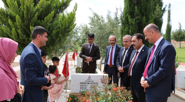 ŞŞanlıurfa'da Şehitliklerde hüzünlü bayram ziyaretiti