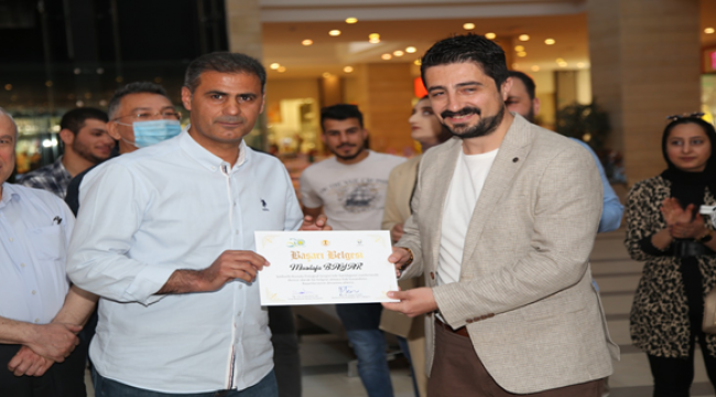 Üç bin fotoğraftan 30 fotoğraf sanat severlerin beğenisine sunuldu