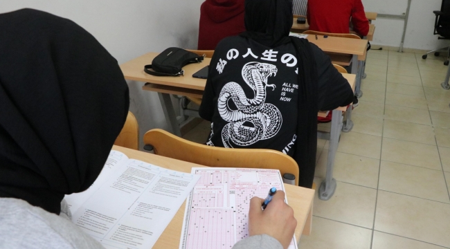 Üniversite  hazırlanan Gençlerden Başkanı Canpolat'a teşekkür 