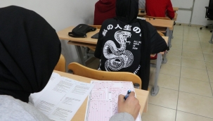 Üniversite  hazırlanan Gençlerden Başkanı Canpolat'a teşekkür 