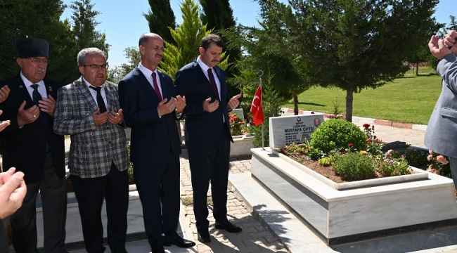 Vali Ayhan'dan Çarşı ve Şehitlik Ziyareti