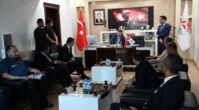 Vali Ayhan Suruç'ta