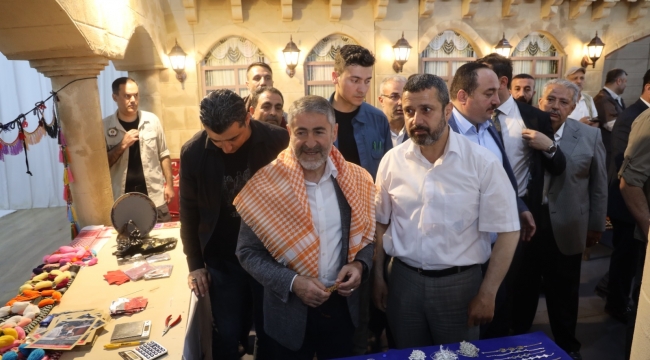 Bakan Nebati, Büyükşehir standını ziyaret etti 