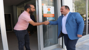 Başkan Ekinci Güne Esnafları Ziyaret Ederek Başladı