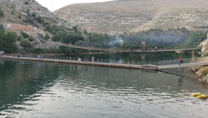 Halfeti'de üniversiteli kız köprüden suya düştü