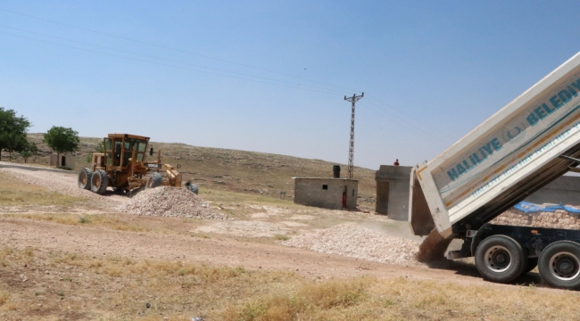 HALİLİYE BELEDİYESİNDEN 3 MAHALLEDE YOL YAPIM ÇALIŞMASI