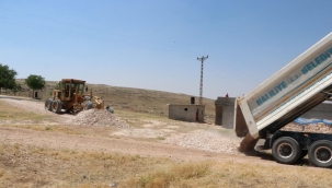 HALİLİYE BELEDİYESİNDEN 3 MAHALLEDE YOL YAPIM ÇALIŞMASI