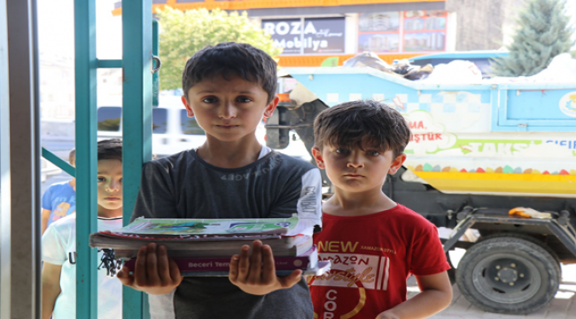 Haliliye'de "Atığını Getir Hediyeni Götür" Kampanyasına Yoğun İlgi 