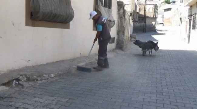 Şanlıurfa'da temizlik işçisi bulduğu parayı sahibine teslim etti 