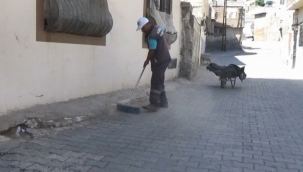 Şanlıurfa'da temizlik işçisi bulduğu parayı sahibine teslim etti 