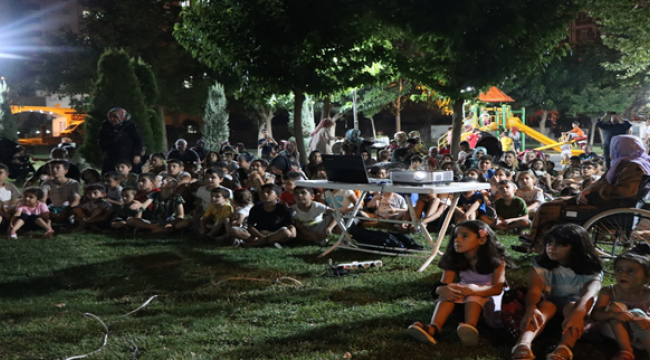 Açık Hava Sineması Karaköprü'de Miniklerle Buluştu