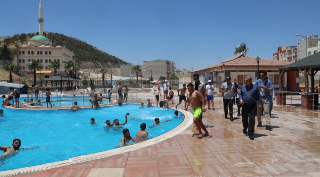 Başkan Beyazgül, Gençleri yüzme havuzuna davet etti 