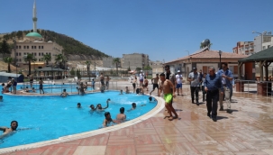 Başkan Beyazgül, Gençleri yüzme havuzuna davet etti 