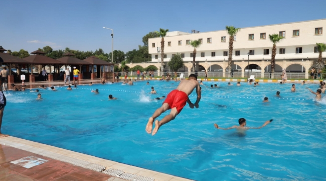 Başkan Beyazgül günlük 10 bin genç havuzlardan faydalanıyor