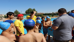 Başkan Ekinci, Yüzme Kursu Gören Öğrencilerle Buluştu 