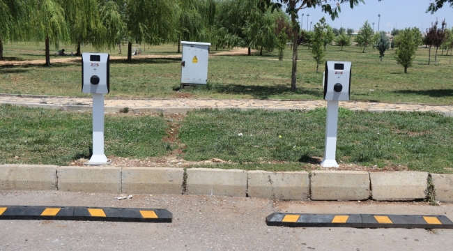 BÜYÜKŞEHİR'DEN 5 FARKLI NOKTAYA ELEKTRİKLİ ARAÇ ŞARJ İSTASYONU   Şanlıurfa Büyükşehir Belediyes