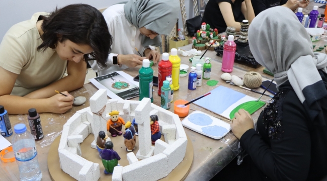 FIRAT NEHRİ KIYISINDAN TOPLANAN TAŞLAR KADINLARIN ELİNDE HAYAT BULUYOR