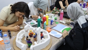 FIRAT NEHRİ KIYISINDAN TOPLANAN TAŞLAR KADINLARIN ELİNDE HAYAT BULUYOR