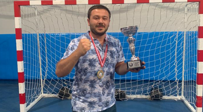 Genç Başkan Yıldırım, gençleri hentbola davet etti.