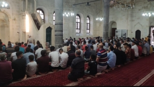 Urfa'da bayram namazını büyük akın oldu