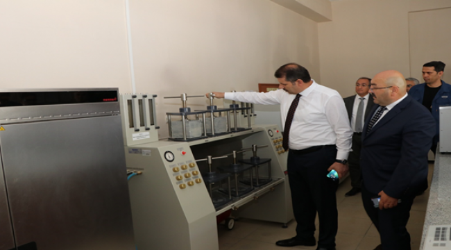 Vali Ayhan, Vatandaşları Kanallarda Yüzülmemesi Konusunda Uyardı