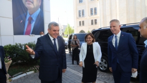 VALİ GÜL VE BAŞKAN FATMA ŞAHİN'DEN BAŞKAN BEYAZGÜL'E ZİYARET