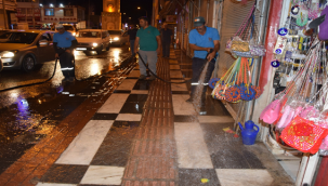 Viranşehir'de Bayram Öncesi Caddeler Tazyikli Suyla Yıkanıyor