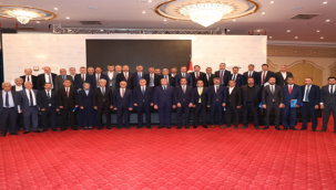  Başkan Beyazgül A Takımı İle Ortak Yayında Hizmetleri Paylaştı